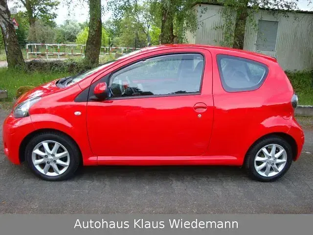 Używany Toyota Aygo Cool 68 KM (50 kW) 2012 Czerwony Hatchback