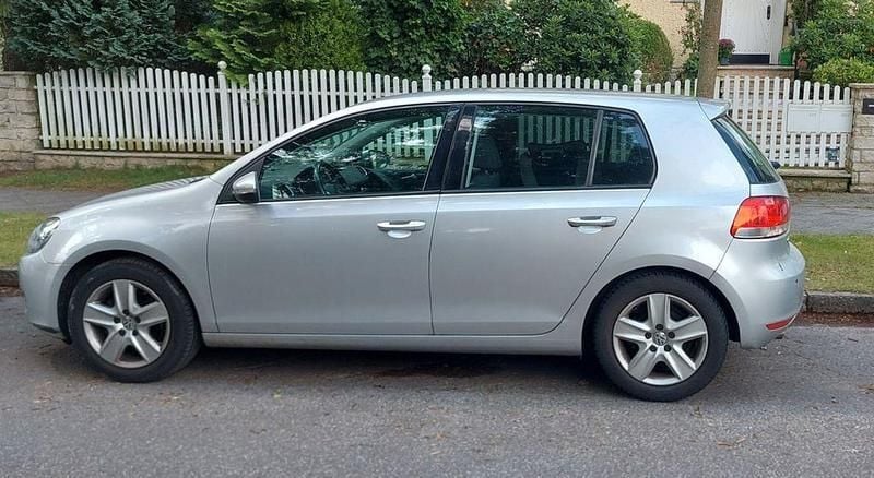 Silber Gebraucht 2009 VW Golf VI Comfortline Limousine | 3.990 € (Fairer Preis) - Bild 1/4
