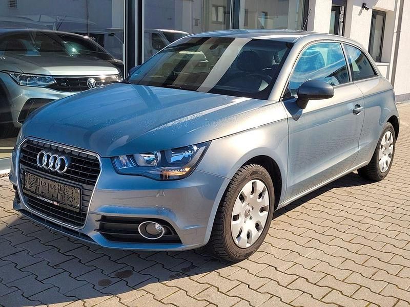 Gebraucht Audi A1 Attraction 122 PS (89 kW) 2013 Blau Kleinwagen