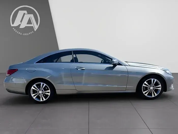 Gebraucht Mercedes E200 184 PS (135 kW) 2015 Silber palladiumsilber Coupé