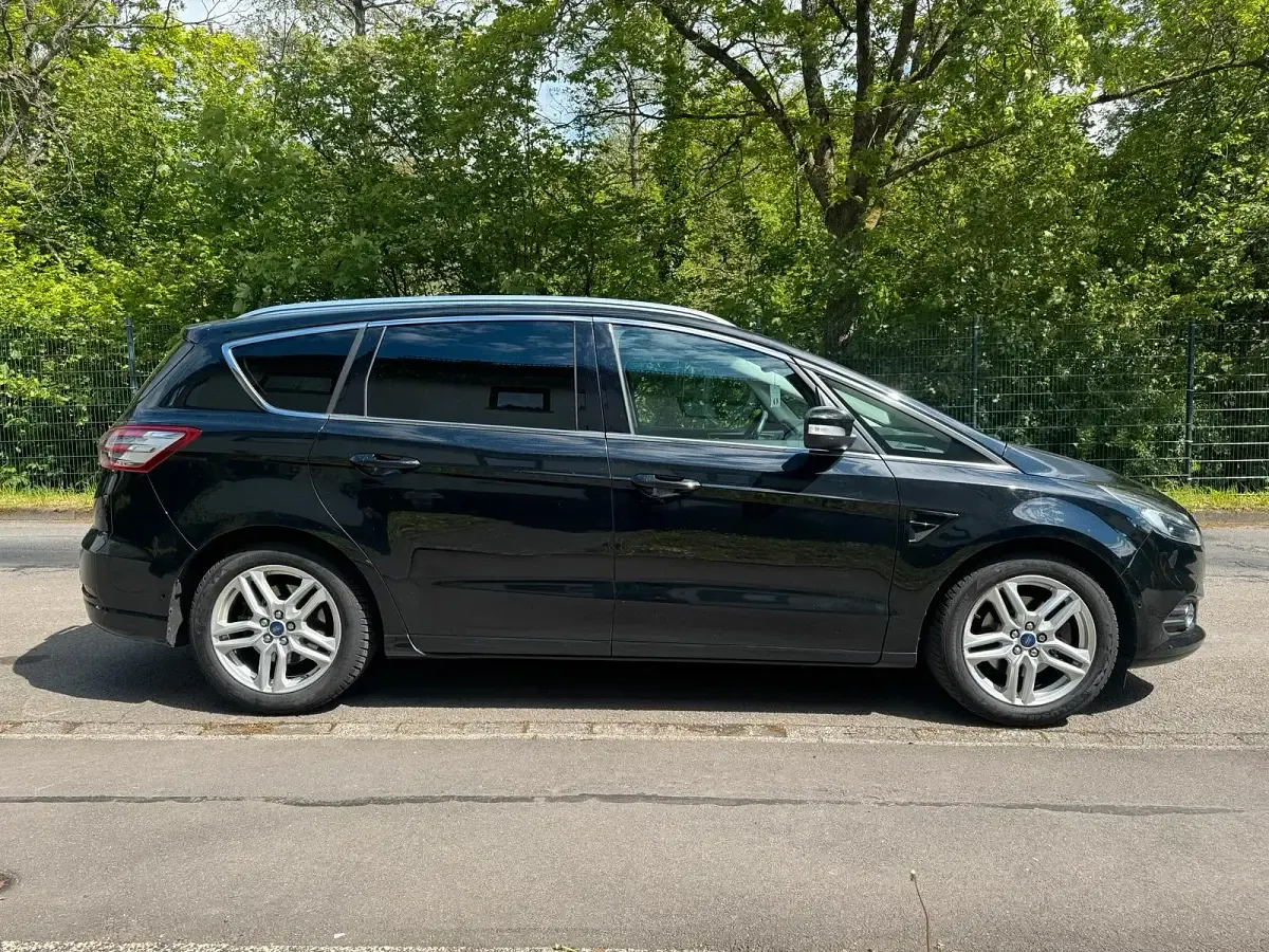 Gebraucht Ford S-MAX Titanium 150 PS (110 kW) 2016 Schwarz Van / Kleinbus