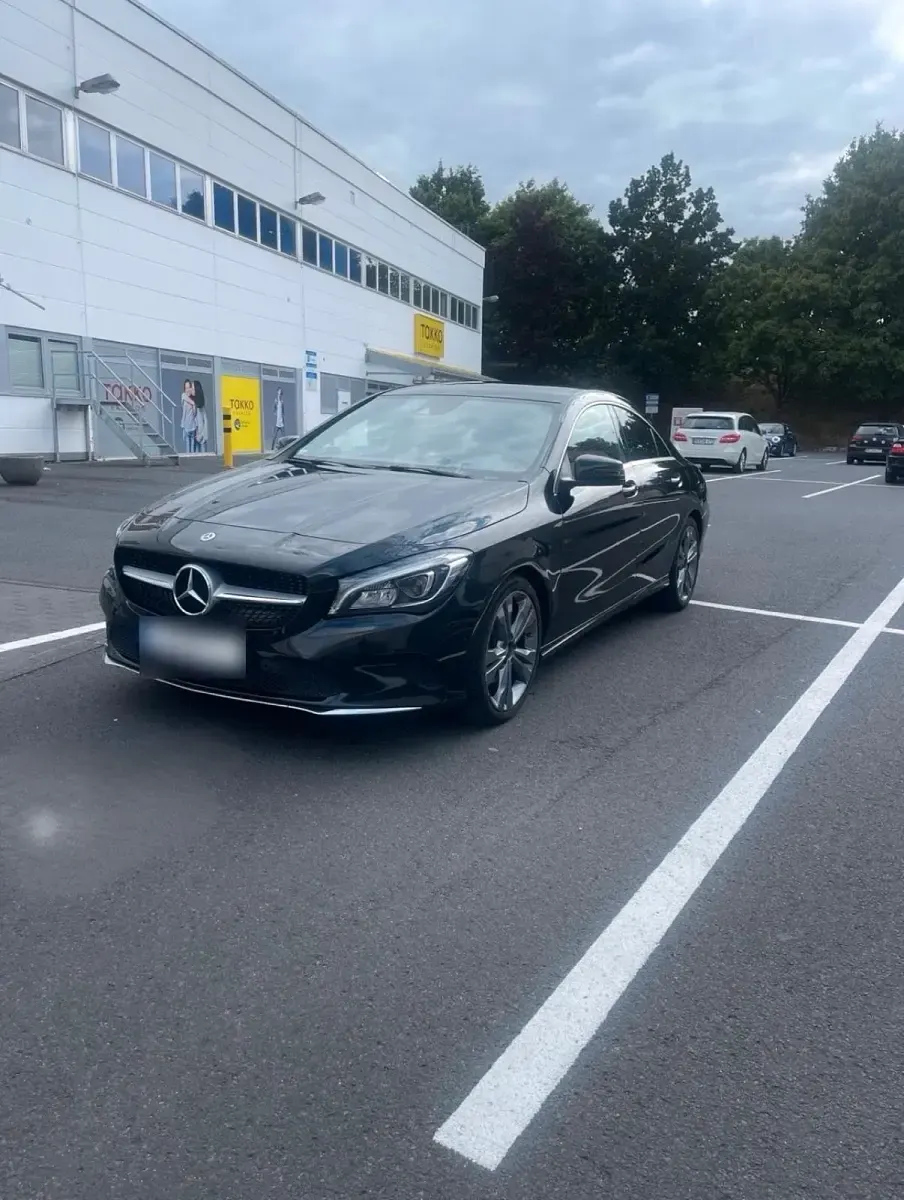 Gebraucht Mercedes CLA200 156 PS (114 kW) 2017 Schwarz Coupé
