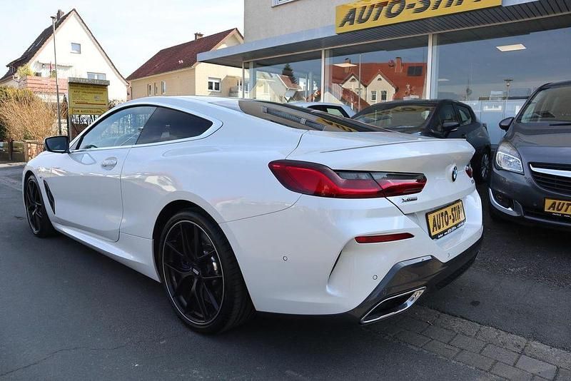 Gebraucht BMW M850 Performance 530 PS (389 kW) 2021 Mineralweiss (metallic) Coupé