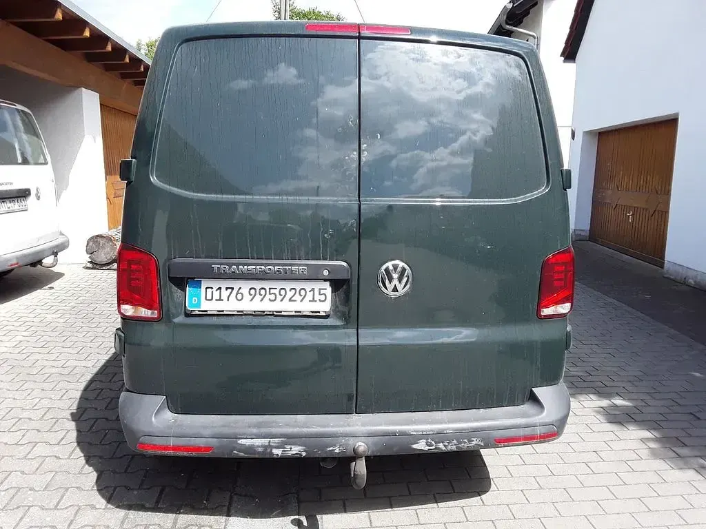 Second-hand VW Transporter 150 CP (110 kW) 2020 Verde Van