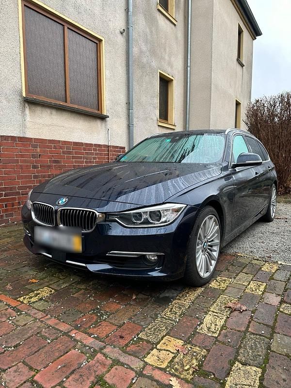 Gebraucht BMW 330 258 PS (189 kW) 2013 Blau Kombi