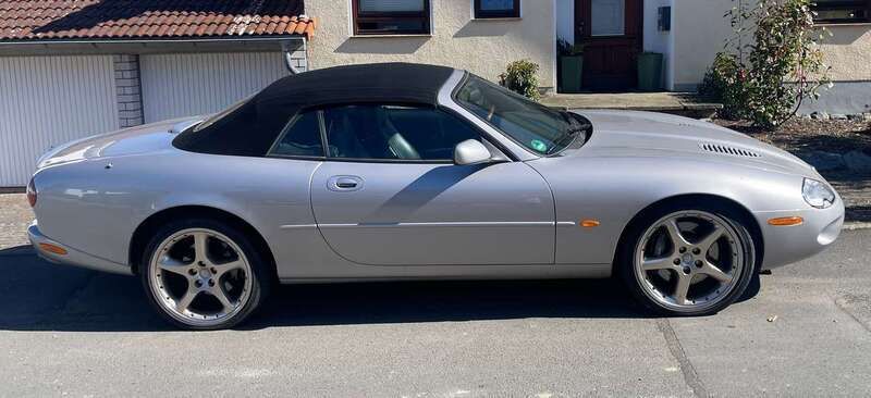 Silber Gebraucht 2000 Jaguar XKR Cabrio | 29.900 € (Teuer) - Bild 1/4