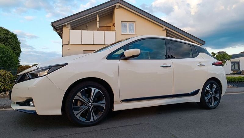 Weiß Gebraucht 2019 Nissan Leaf N-Connecta Kleinwagen | 12.700 € (Guter Preis) - Bild 1/4