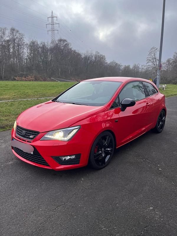 Rot Gebraucht 2016 Seat Ibiza CUPRA Kleinwagen | 11.299 € - Bild 1/4