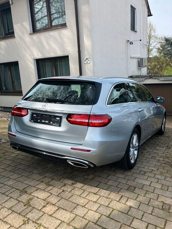 Gebraucht Mercedes E200 Avantgarde 184 PS (135 kW) 2016 Silber Limousine