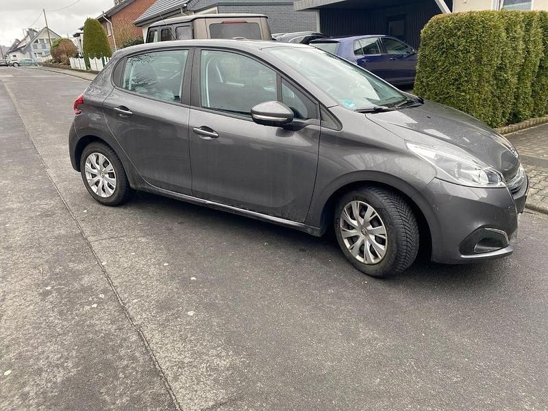 Gebraucht Peugeot 208 Allure 83 PS (61 kW) 2019 Grau Kleinwagen