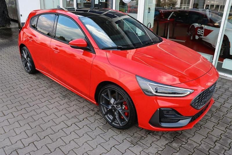 Neu Ford Focus ST 280 PS (205 kW) 2026 Racered Limousine