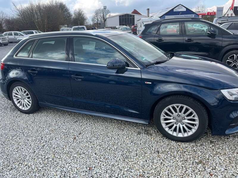 Kosmosblau metallic Gebraucht 2019 Audi A3 S-Line Kleinwagen | 16.000 € (Superpreis) - Bild 1/4