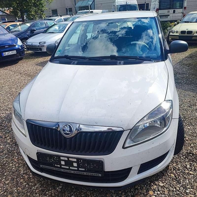 Weiß Gebraucht 2013 Skoda Fabia Family Kleinwagen | 3.000 € (Guter Preis) - Bild 1/4