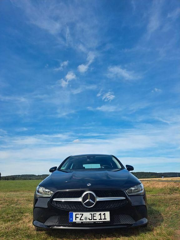 Schwarz Gebraucht 2022 Mercedes CLA180 Shooting Brake Kombi | 22.999 € (Superpreis) - Bild 1/4