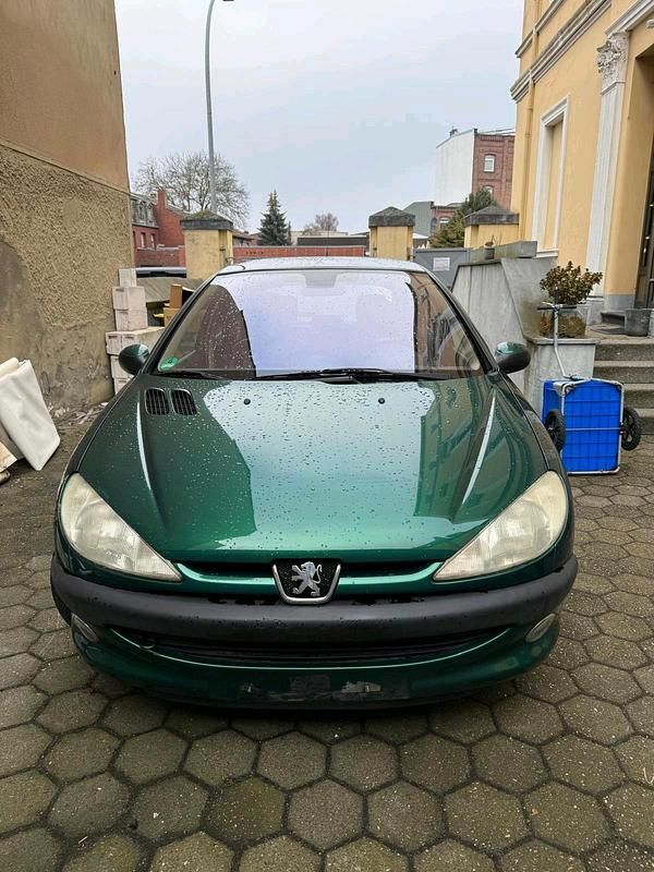 Grün Gebraucht 2002 Peugeot 206 Kleinwagen | 1.850 € (Fairer Preis) - Bild 1/4