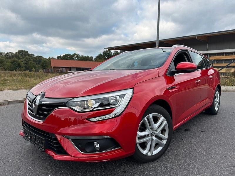 Rot Gebraucht 2018 Renault Mégane GrandTour Business Kombi | 8.900 € (Fairer Preis) - Bild 1/4