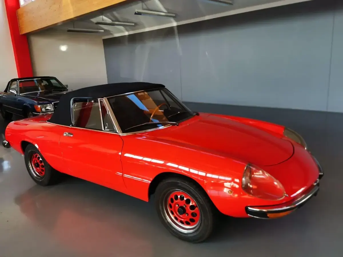 Gebraucht Alfa Romeo Spider 131 PS (96 kW) 1975 Rot Cabrio