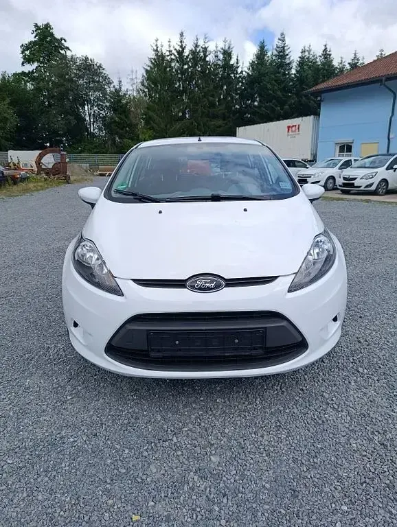 Gebraucht Ford Fiesta Trend 82 PS (60 kW) 2011 Weiß Limousine
