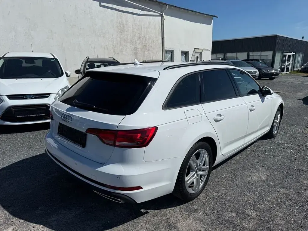 Gebraucht Audi A4 Basis 150 PS (110 kW) 2019 Weiß Kombi