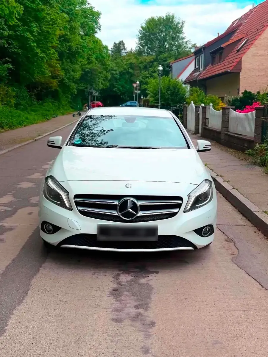 Gebraucht Mercedes A200 150 PS (110 kW) 2015 Weiß Kleinwagen