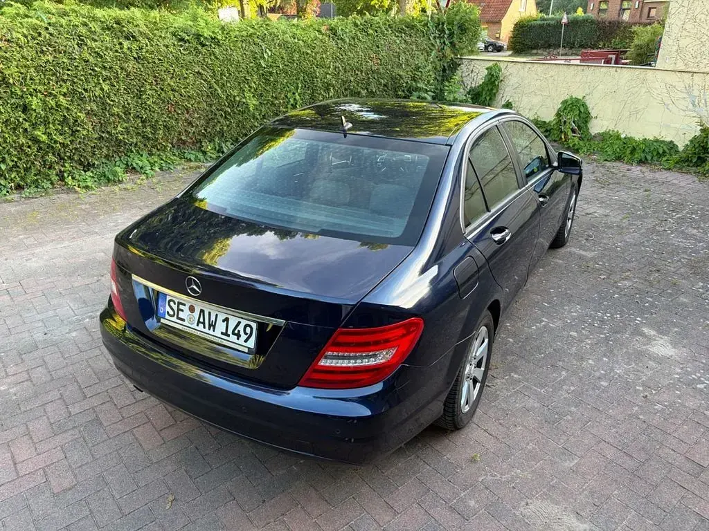 Gebraucht Mercedes C200 Elegance 136 PS (100 kW) 2012 Blau Limousine