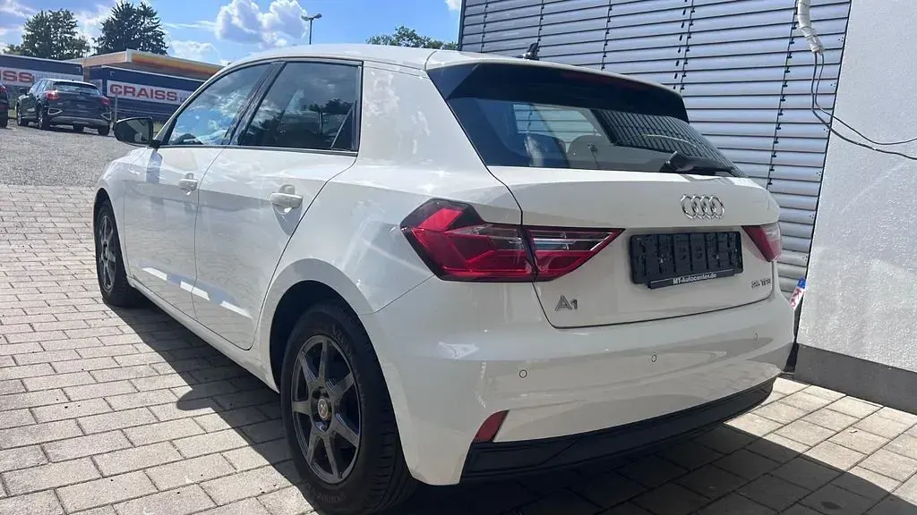 Gebraucht Audi A1 Sportback Basis 95 PS (69 kW) 2019 Cortinaweiss Kleinwagen