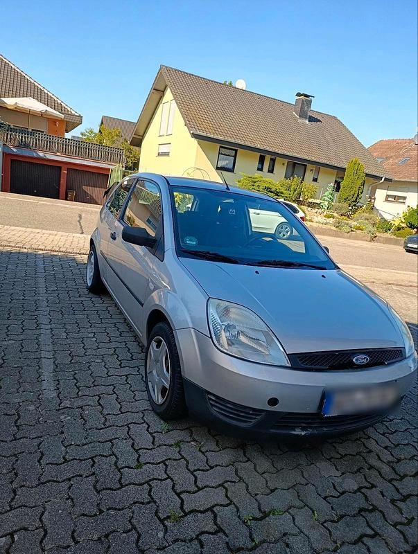 Silber Gebraucht 2003 Ford Fiesta Kleinwagen | 1.500 € (Fairer Preis) - Bild 1/4