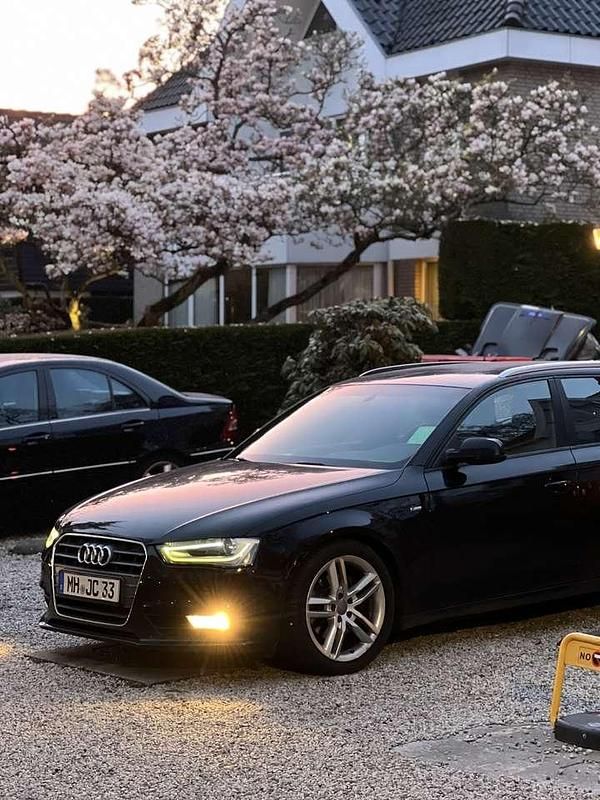 Schwarz Gebraucht 2015 Audi A4 S-Line Kombi | 12.800 € (Fairer Preis) - Bild 1/2