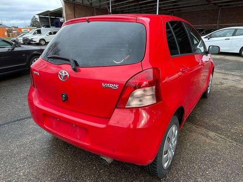 Gebraucht Toyota Yaris Luna 90 PS (66 kW) 2008 Rot Limousine