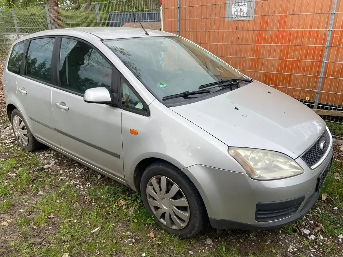Używany Ford Focus 119 KM (87 kW) 2004 Szary Sedan/Limuzyna