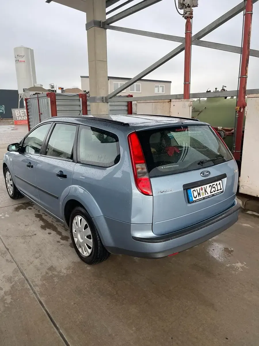 Używany Ford Focus 101 KM (74 kW) 2006 Niebieski Kombi