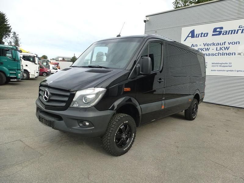 Schwarz Gebraucht 2013 Mercedes 316 Van | 34.900 € - Bild 1/4