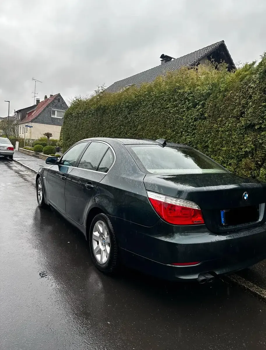 Gebraucht BMW 523 192 PS (141 kW) 2008 Grün Limousine