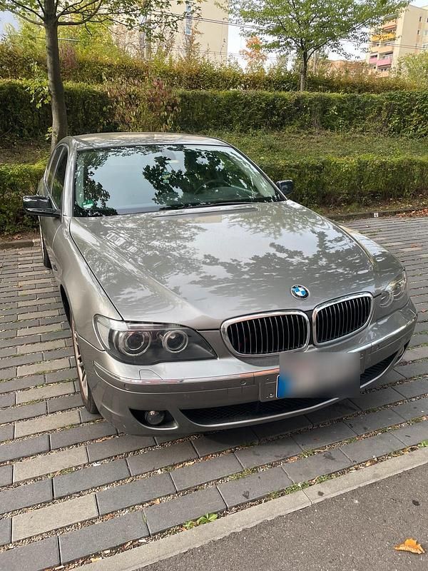 Grau Gebraucht 2006 BMW 730 Limousine | 2.700 € - Bild 1/4