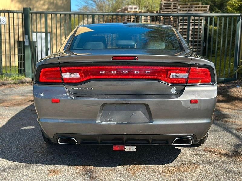 Używany Dodge Charger 296 KM (217 kW) 2011 Szary Sedan/Limuzyna