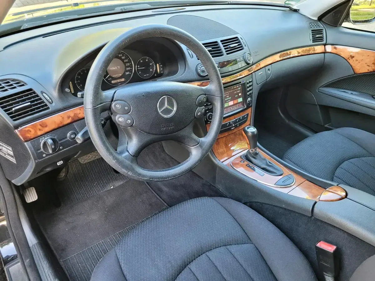 Gebraucht Mercedes E220 170 PS (125 kW) 2007 Schwarz Limousine