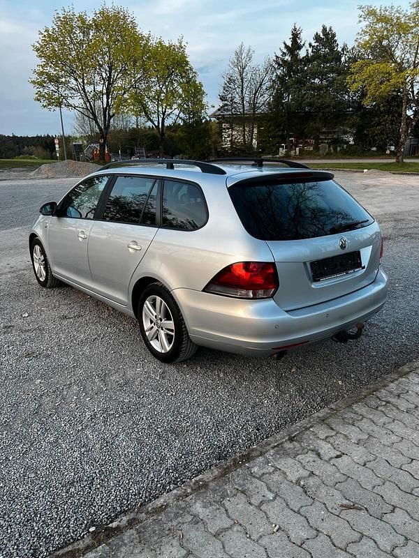 Gebraucht VW Golf VII Match 105 PS (77 kW) 2013 Silber Kombi