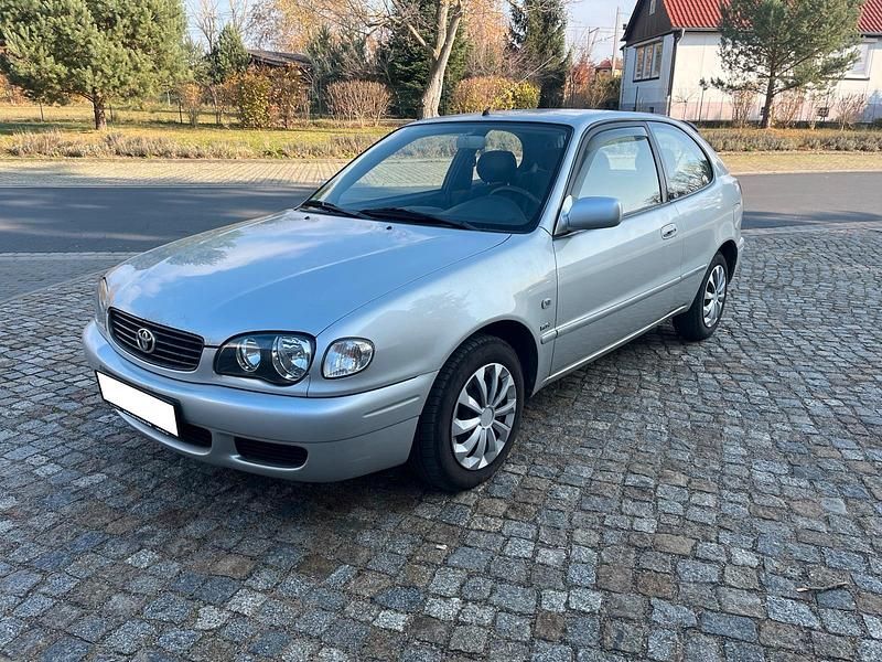 Silber Gebraucht 2001 Toyota Corolla Limousine | 1.999 € (Fairer Preis) - Bild 1/4