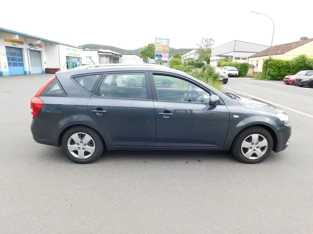 Gebraucht Kia Ceed 109 PS (80 kW) 2010 Grau Kleinwagen