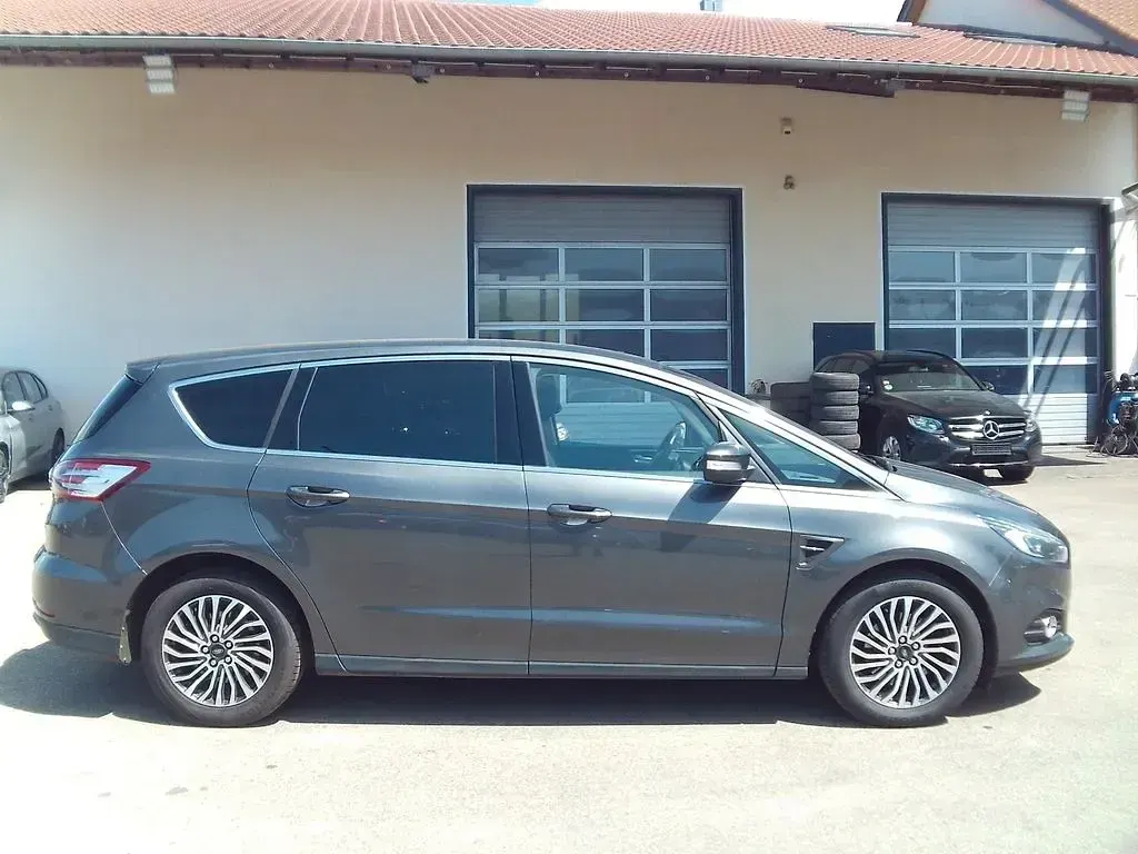 Gebraucht Ford S-MAX Titanium 241 PS (177 kW) 2019 Grau Van / Kleinbus