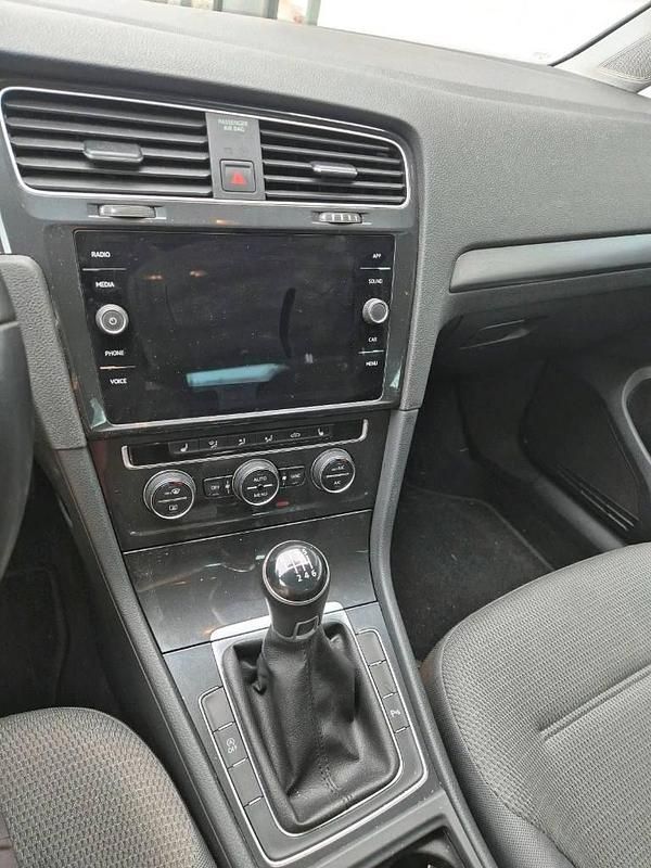 Gebraucht VW Golf VIII Comfortline 131 PS (96 kW) 2020 Silber Limousine