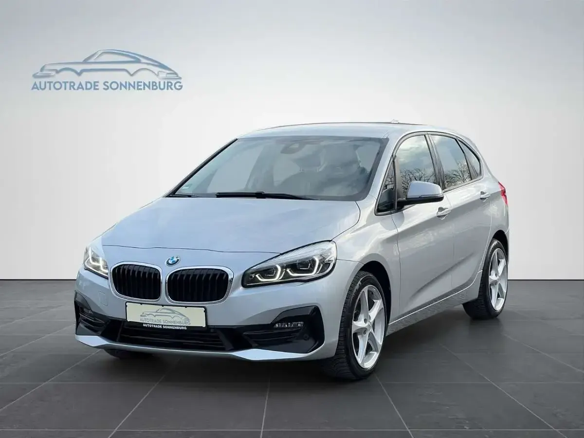 Gebraucht BMW 220 Active Tourer Sport Line 190 PS (139 kW) 2019 Silber Van / Kleinbus