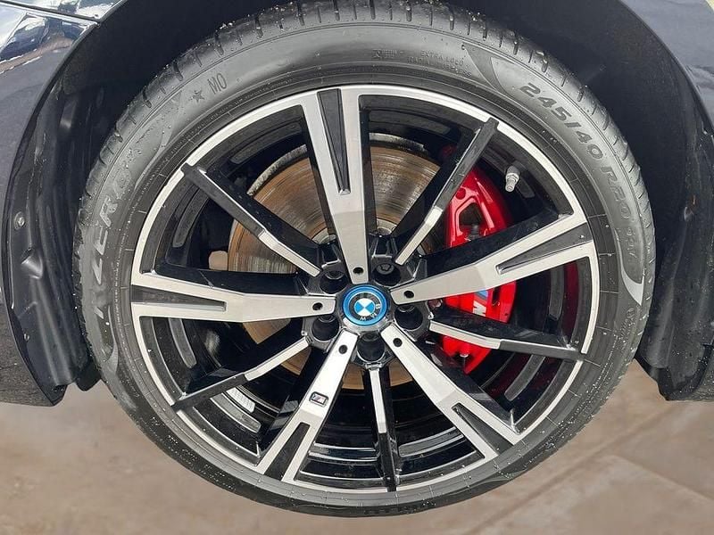 Gebraucht BMW 550e M Sport 489 PS (359 kW) 2024 Schwarz Limousine