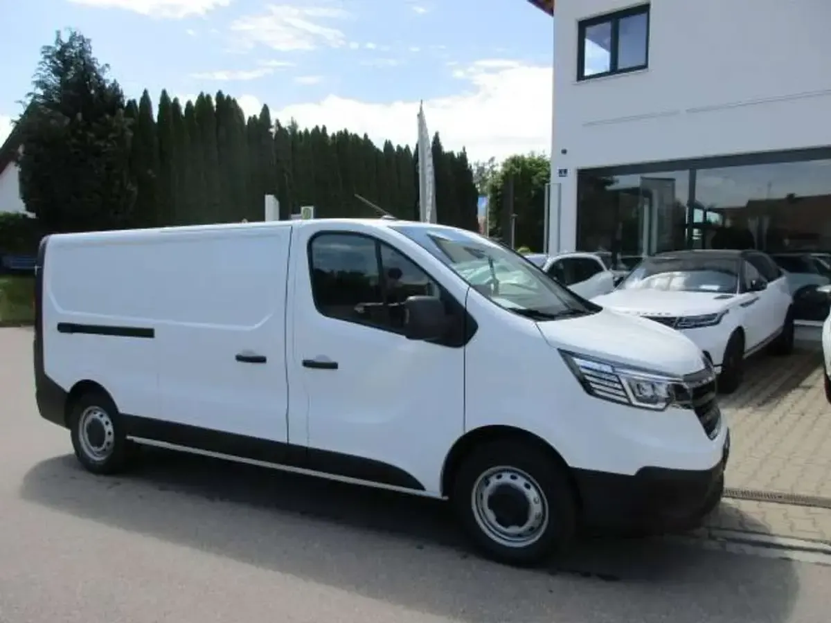 Neu Renault Trafic Komfort 110 PS (80 kW) 2026 Arctis weis Van / Kleinbus