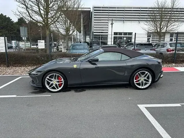 Neu Ferrari Roma 620 PS (456 kW) 2026 Grau Cabrio