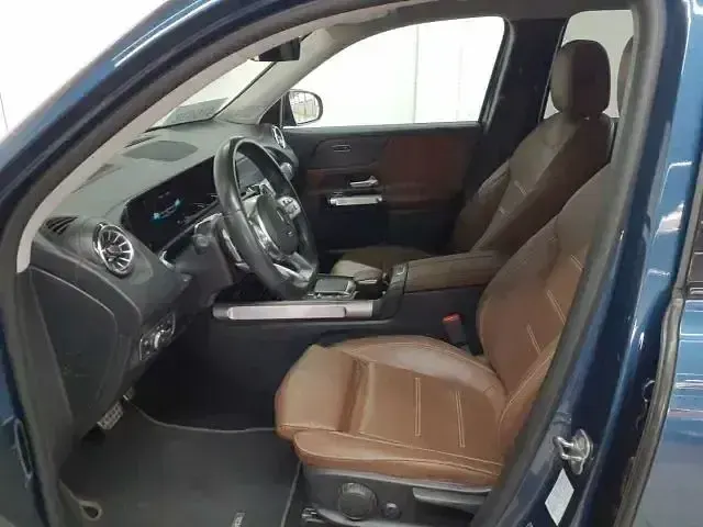 Gebraucht Mercedes GLB220 AMG line 190 PS (139 kW) 2023 Denimblau metallic SUV