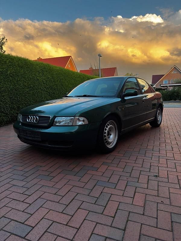 Grün Gebraucht 1998 Audi A4 Limousine | 1.250 € (Fairer Preis) - Bild 1/4