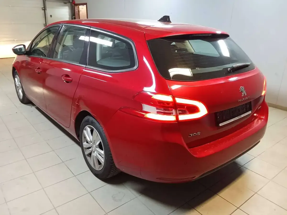 Gebraucht Peugeot 308 Active 110 PS (80 kW) 2016 Lackierung ultimaterot/metal Kombi