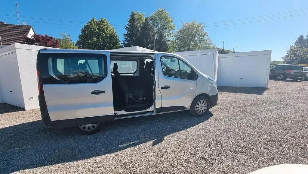 Gebraucht Renault Trafic 125 PS (91 kW) 2017 Silber Van / Kleinbus