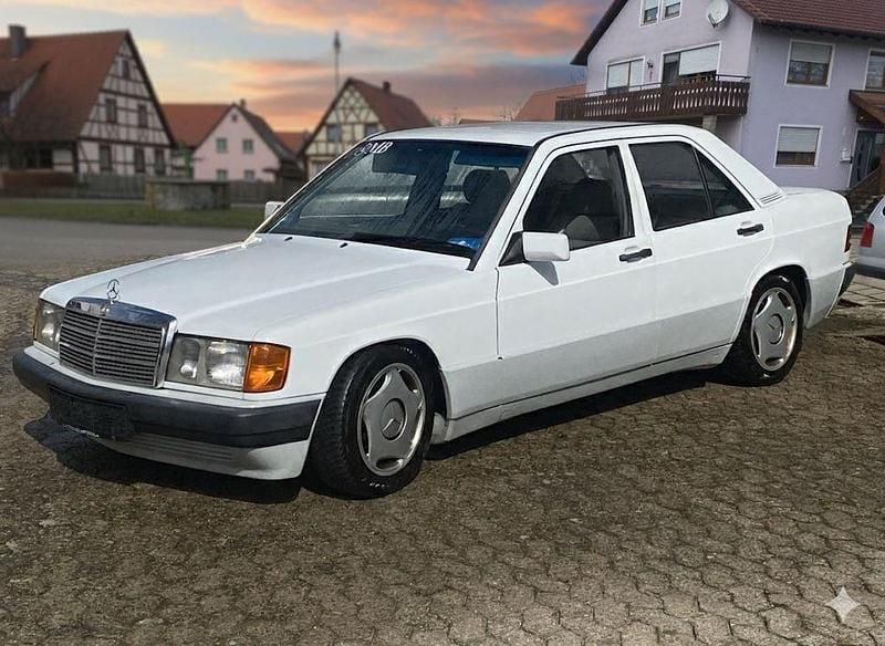 Weiß Gebraucht 1990 Mercedes 190 Limousine | 6.400 € - Bild 1/4